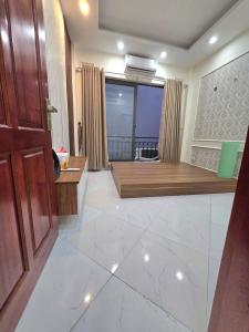 NHÀ PHỐ KINNH DOANH - VỈA HÈ Ô TÔ TRÁNH